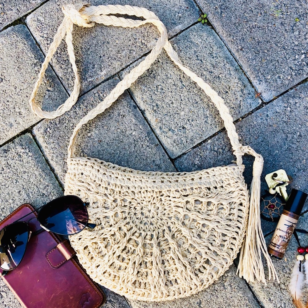 ✨WOVEN STRAW CRESCENT BOHO CROSSBODY BAG✨ - Picture 1 of 8